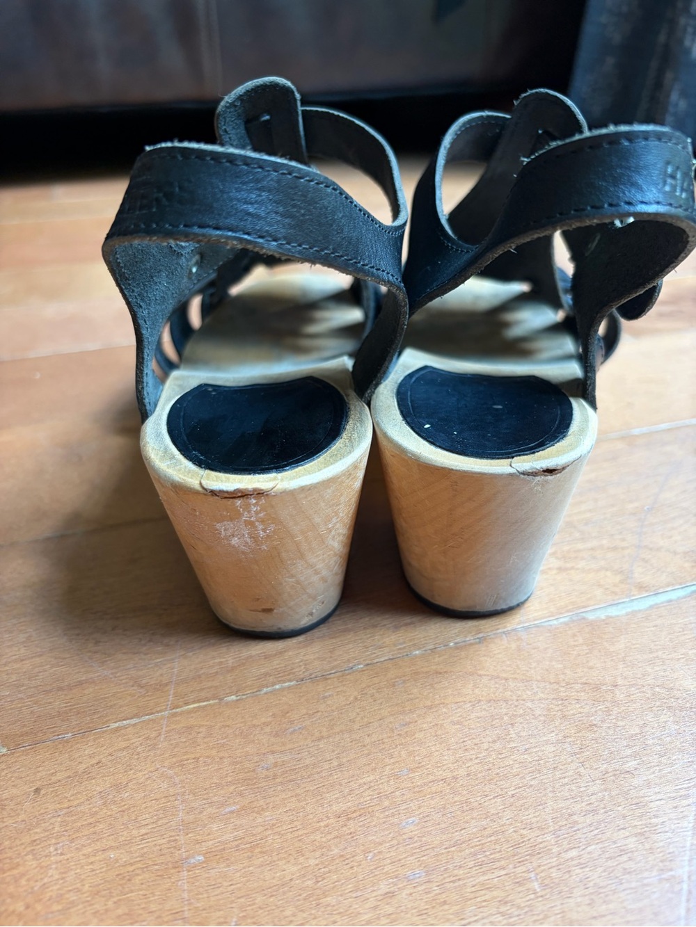 Swedish Hasbeens Black Leather Fisherman Clogs with Wooden Sole - Picture 4 of 8